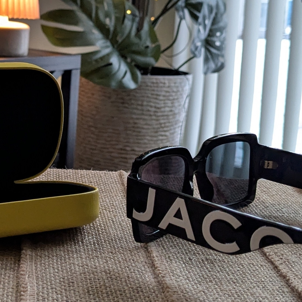 Marc Jacobs Rectangular Sunglasses with Yellow Ca… - image 2